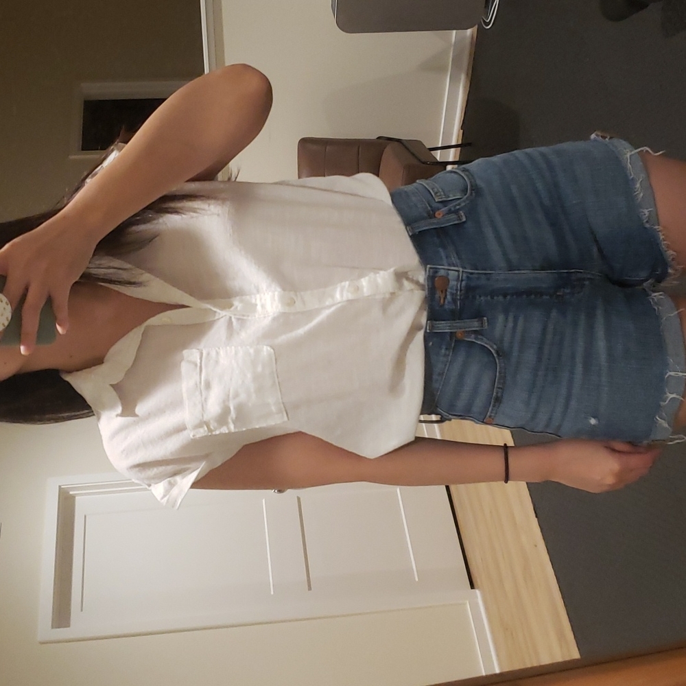 Abercrombie short sleeve white shirt. xs